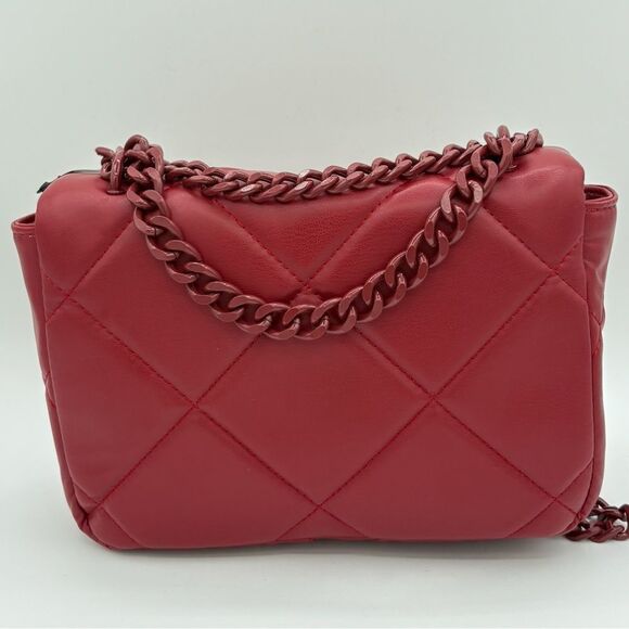 NWT Badgley Mischka Red Quilted Chain Crossbody Bag MSRP $129 - Picture 4 of 8